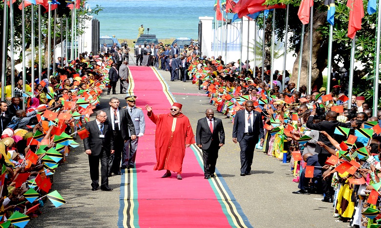 Entretiens en tête à tête à Dar es Salam entre S.M. le Roi et le Président tanzanien